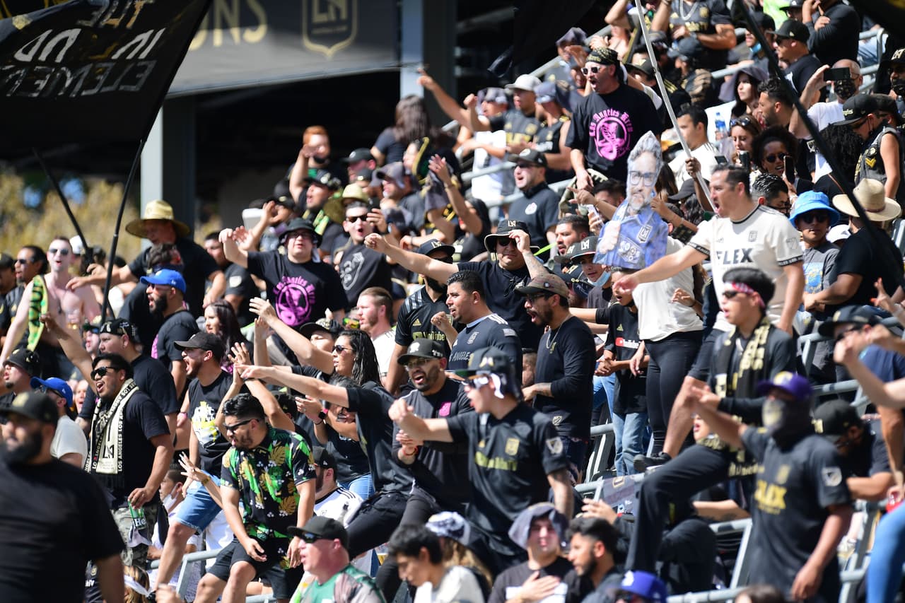 Después de algunas semanas de desconcierto y malos resultados, LAFC por fin pudo celebrar una victoria en el Banc of California Stadium.
<br>