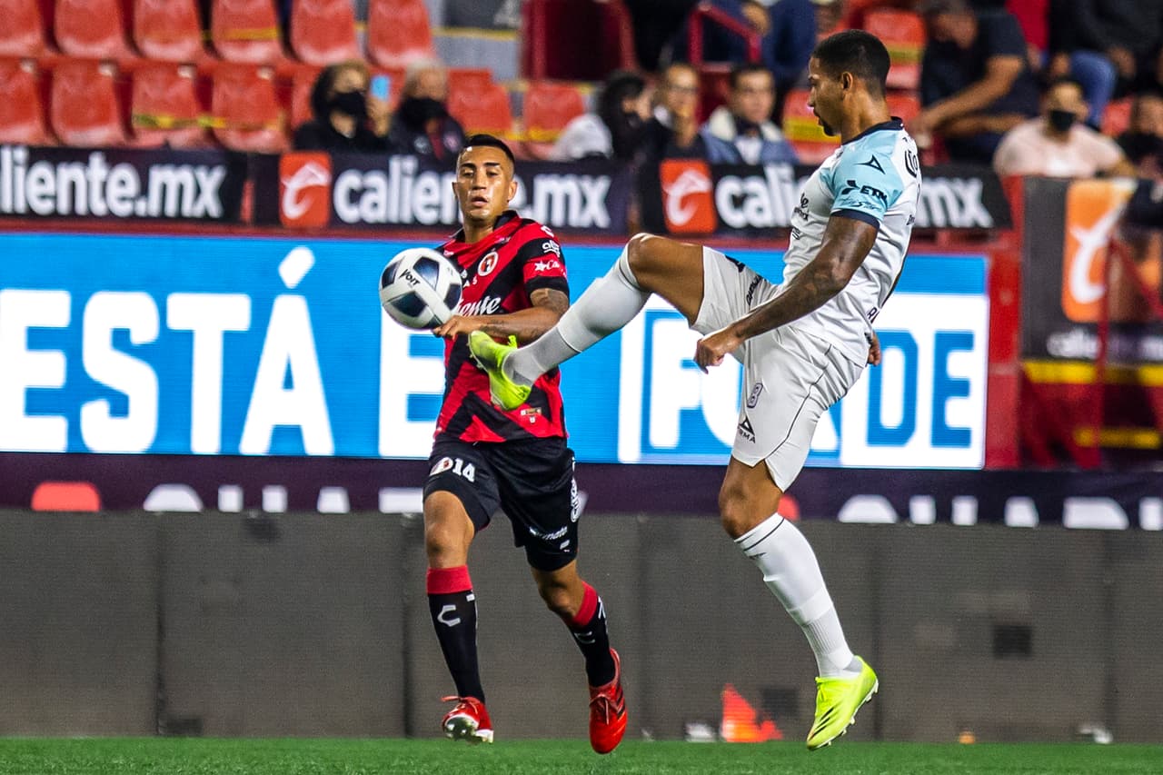 Tijuana mantuvo ligeramente más tiempo el balón y propuso por lapsos en busca del gol que lograra despertar al marcador.