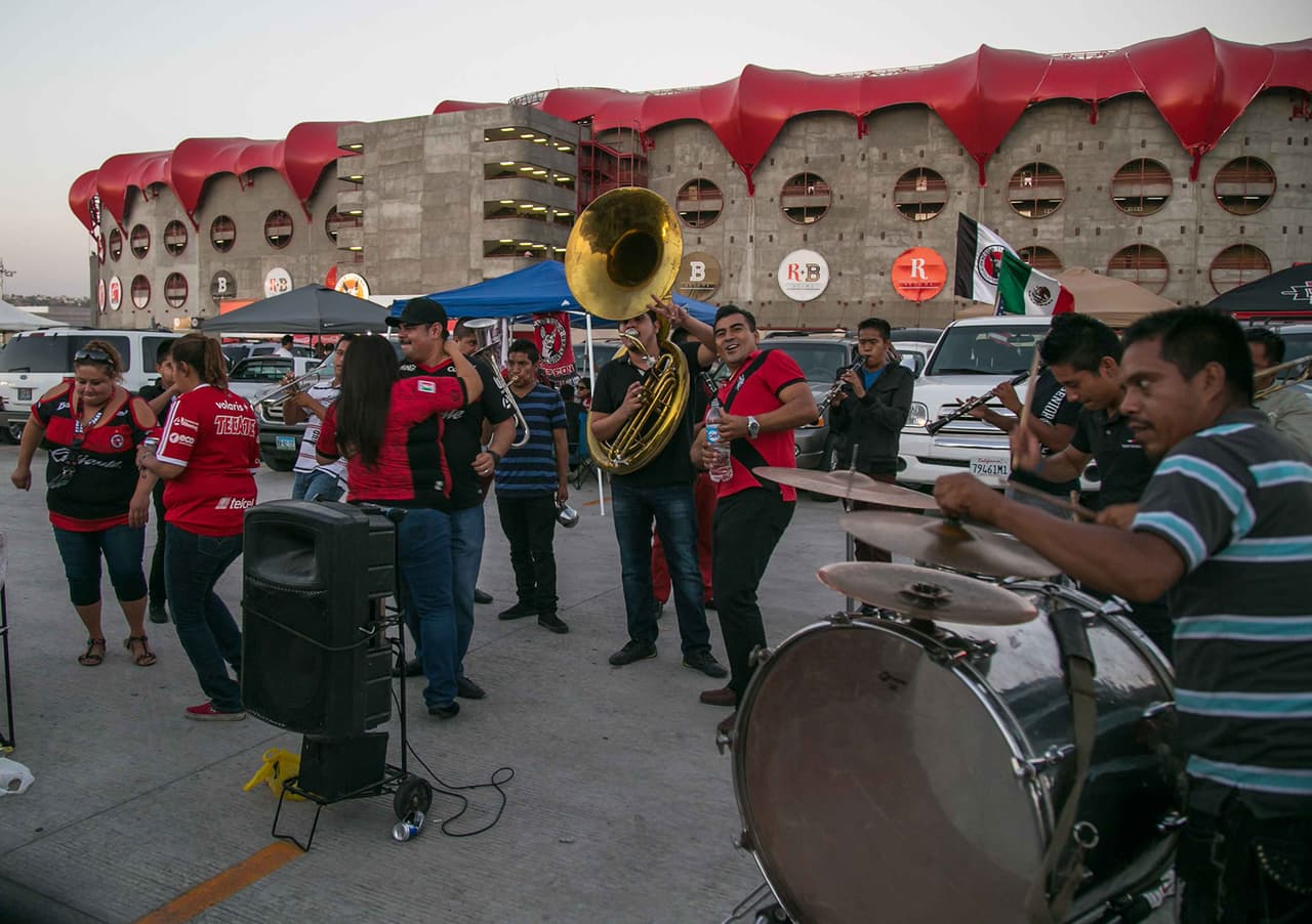 El colorido de la afición en la Jornada 10