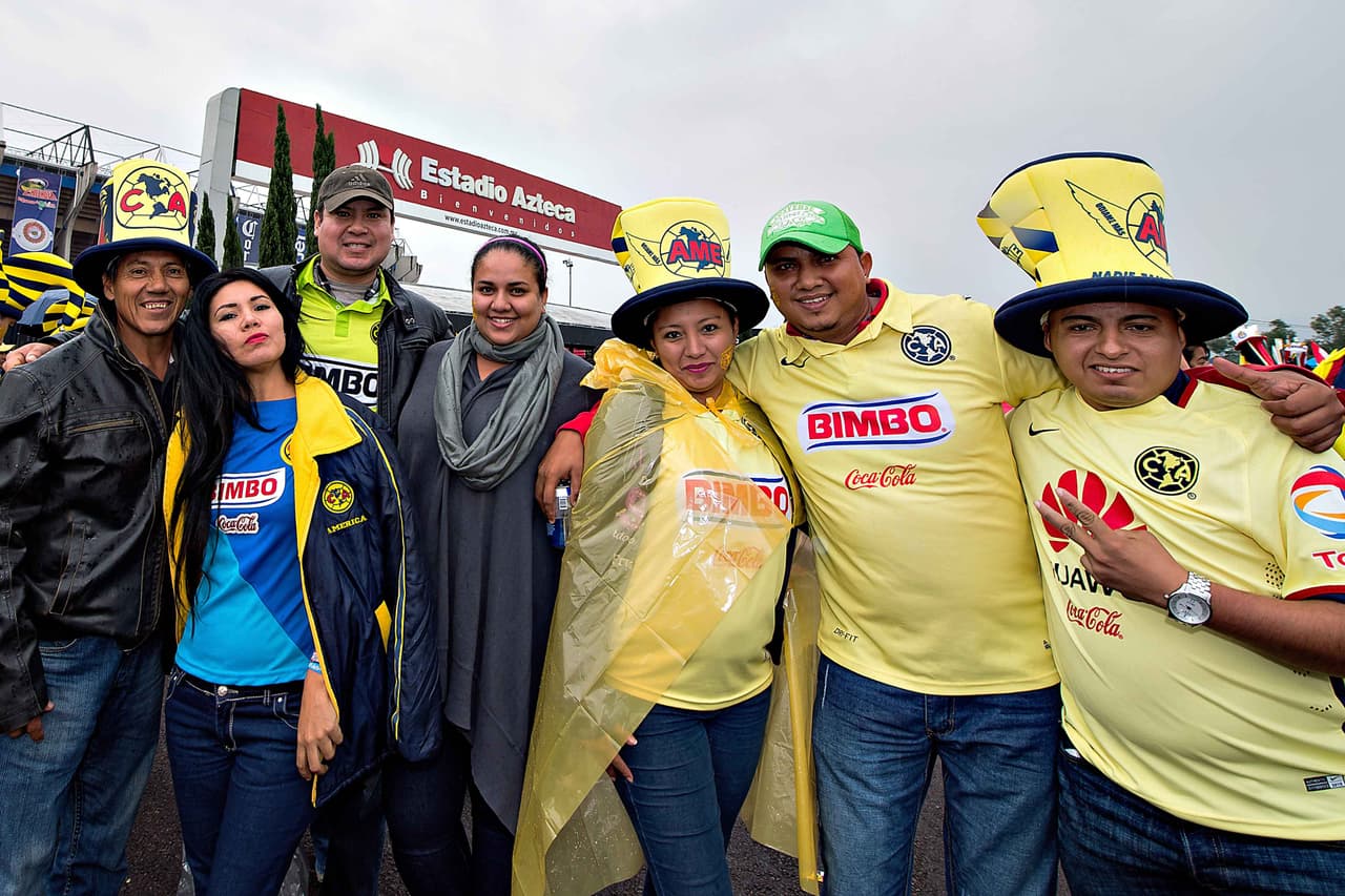 El colorido de la afición en la Jornada 10