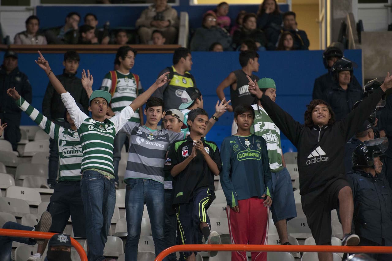El colorido de la afición en la Jornada 10