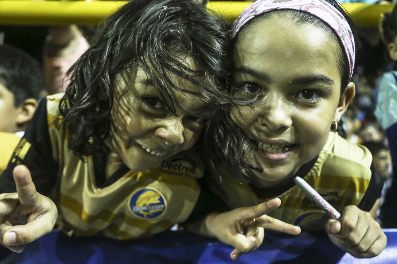 El colorido de la afición en la Jornada 10