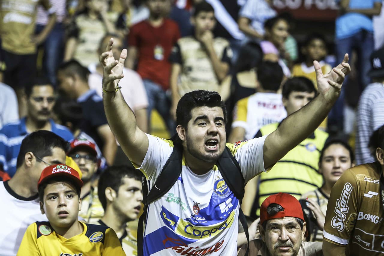 El colorido de la afición en la Jornada 10