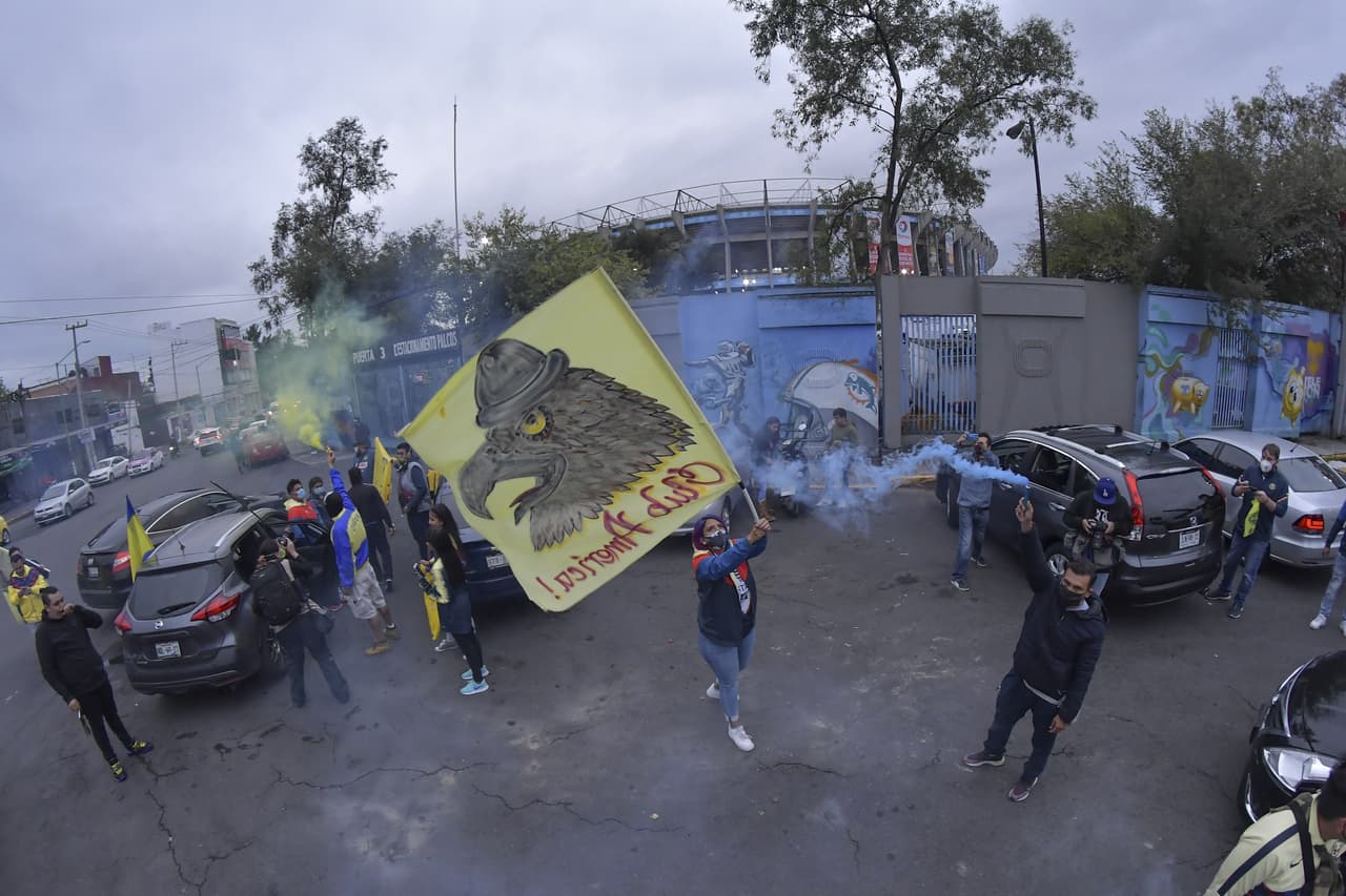 La afición se hizo presente en el Clásico Nacional | Hinchas de las Águilas olvidaron las recomendaciones del Club América y se dieron cita en el hotel de concentración y en el Azteca.