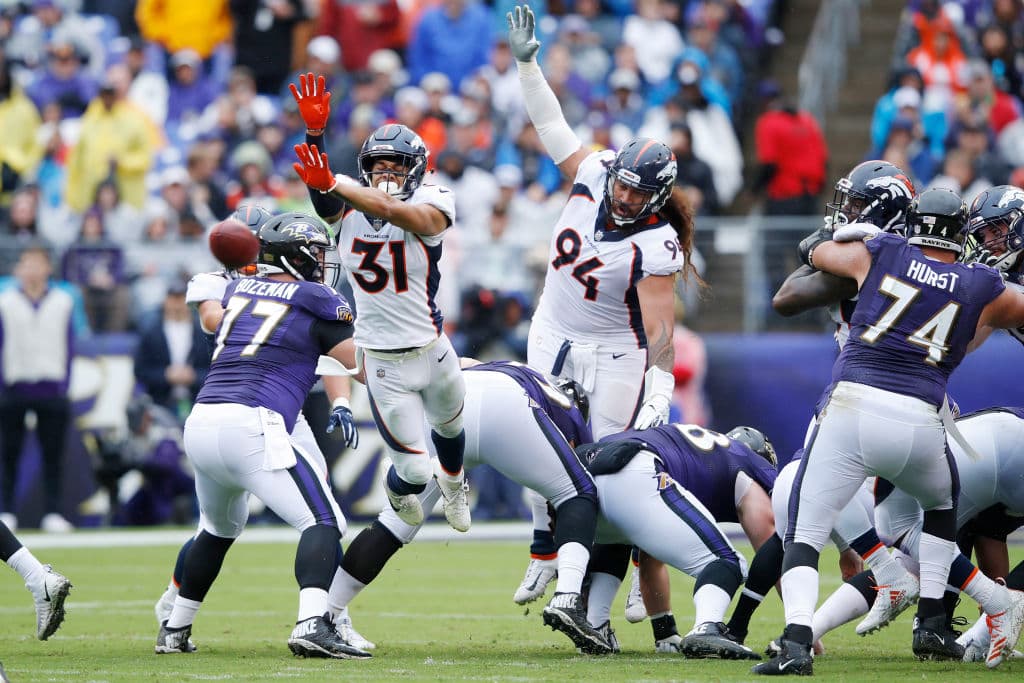 Las cosas empezaron muy mal para Baltimore, con una patada de despeje bloqueada en el primer cuarto y que acabó con una recuperación de Denver dentro de la yarda 10 de los Ravens.