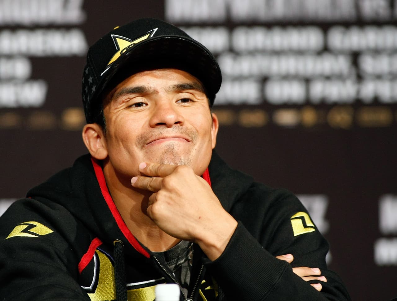 Perdió de forma polémica su primera oportunidad de un título mundial ante Freddie Norwood en septiembre de 1999.