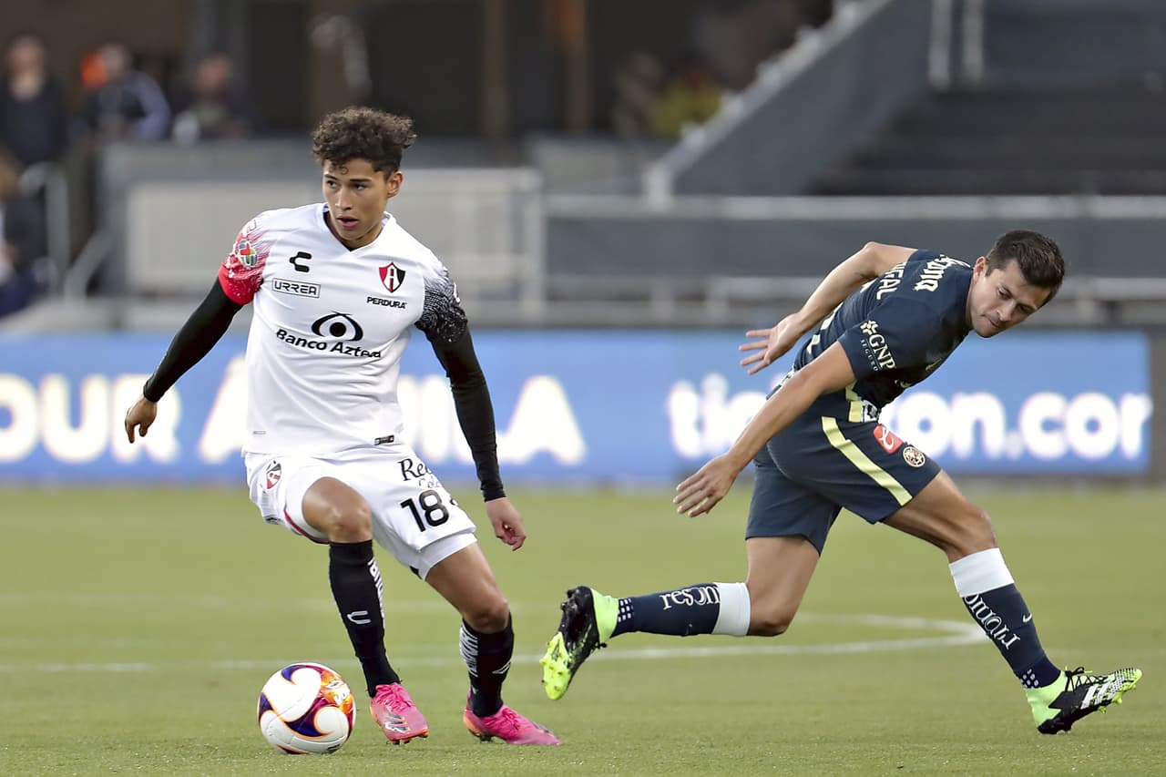 El joven Jeremy Márquez protagonizó la primera oportunidad de peligro para Atlas al 17' tras un potente disparo de media distancia que miró de cerca el arco águila.