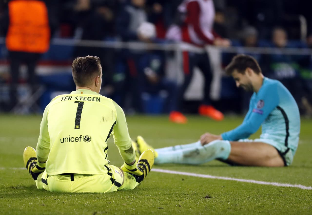 Sin embargo, la dolorsa derrota del F.C. Barcelona en la Champions League (4-0 a manos del PSG) fue el detonante para que al cantante le llovieran insultos sobre el planteamiento y selección de jugadores.