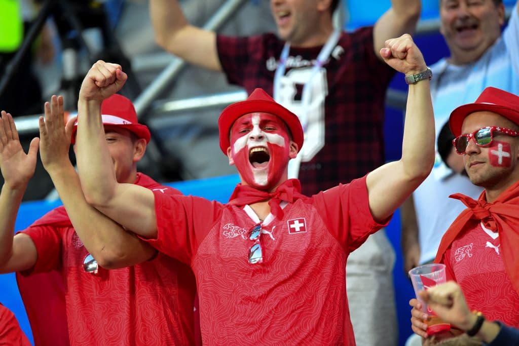 Fanáticos suizos y costarricenses llegaron a abarrotar el estadio Nizhny Novgorod para despedir a sus selecciones en la primera fase. Los ticos se van a casa, los helvéticos a la segunda ronda.