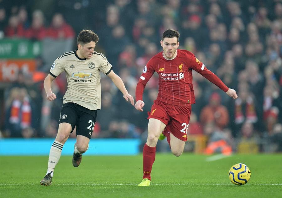 Liverpool se lleva el derbi de Inglaterra con goles de Virgil Van Dijk (14') y Mohamed Salah (93') ante el Manchester United. Liverpool sigue invicto y ya suma 39 partidos sin una derrota.