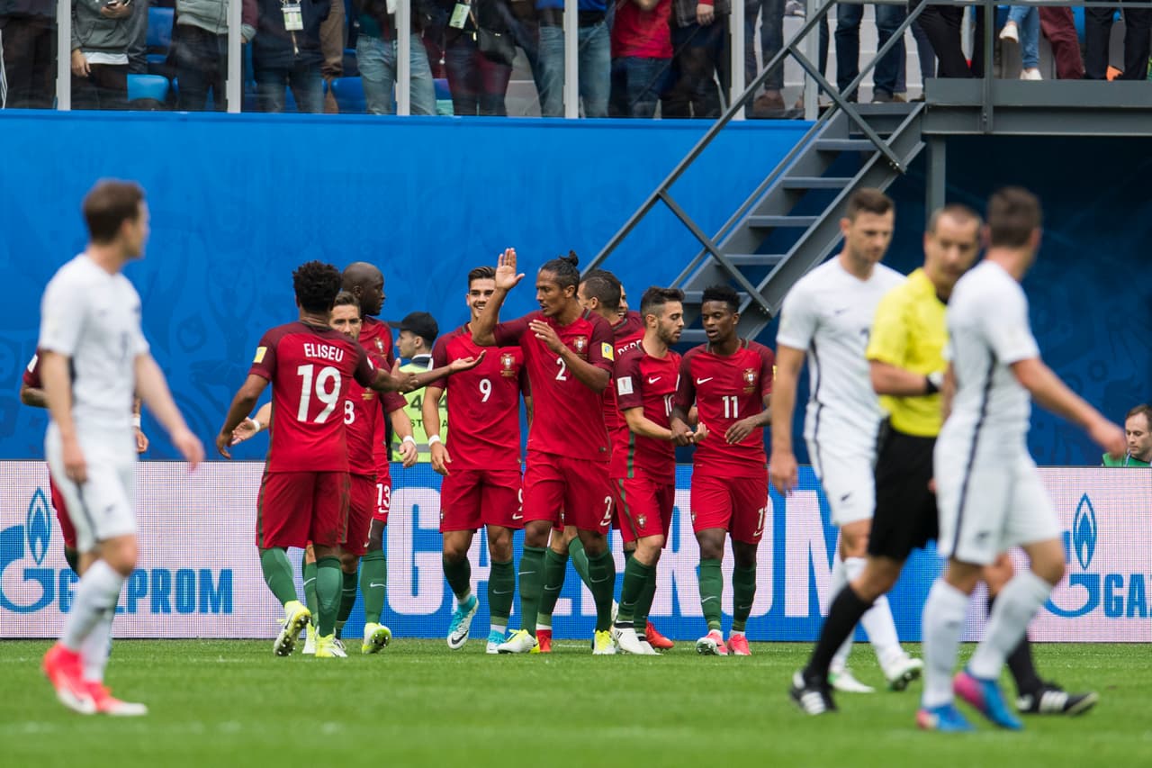 Se comenzaba a derrumbar de esta forma el sistema neozelandés gracias al poder del crack del Real Madrid.