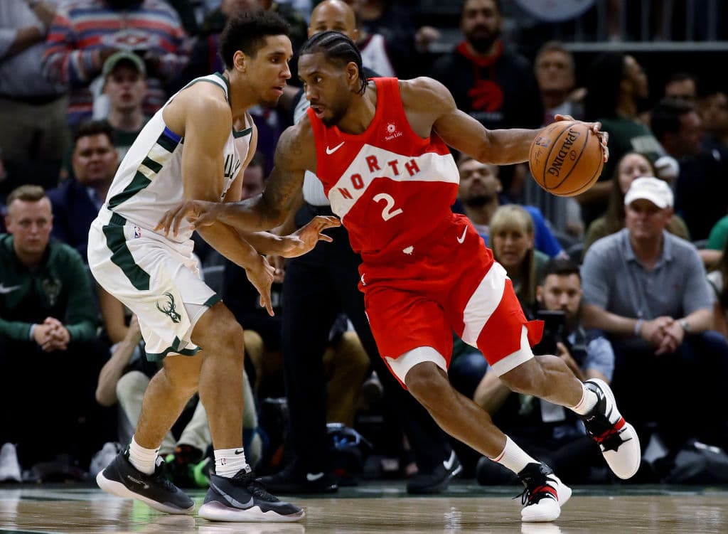 Golpe en la mesa: los Bucks agonizan al caer ante los Raptors en su duela