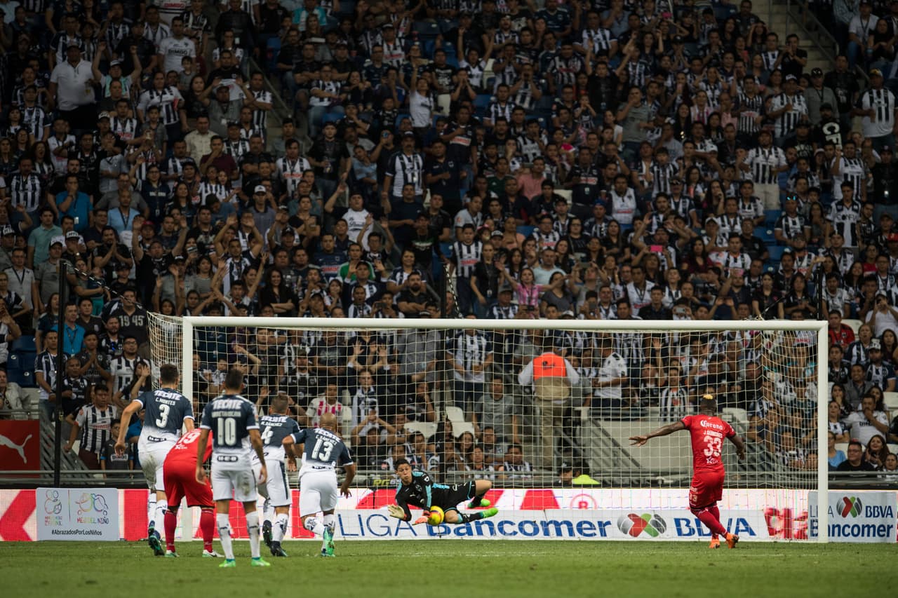 Fue entonces cuando llegó la gran oportunidad. Quiñones tuvo el empate desde los 11 pasos pero Hugo González atajó el penal y prácticamente el partido se terminó.