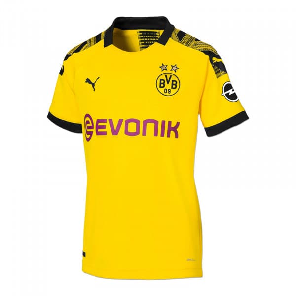 Borussia Dortmund realizó el lanzamiento de su nueva playera (con las tres de portero) para la siguiente temporada la cual usará por primera vez ante Borussia Monchengladbach en el cierre de la Bundesliga. El diseño abandona las mangas negras y regresa a una franja de ese color sobre los hombros con patrones. Además, celebra los 110 años del club con una frase en el cuello: "Ayer, hoy, mañana, para siempre".