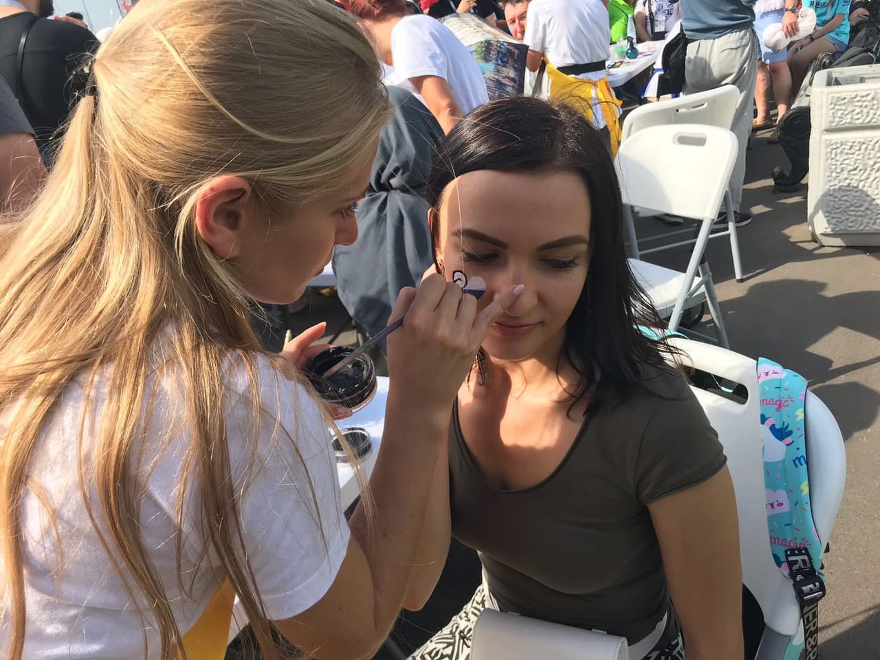 Fanática pone su colorido y alegría en la definición del tercer lugar del Mundial de Rusia 2018 entre Bélgica e Inglaterra en San Petersburgo.