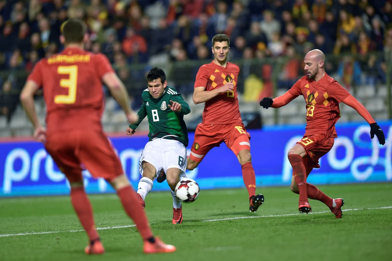 Al minuto 15, de nuevo en los pies de 'Chucky', llegó la remontada 3-2 para el 'Tri', luego de que el atacante remató, vio bloqueado su tiro y agarró el rebote para mandar un disparo imparable.