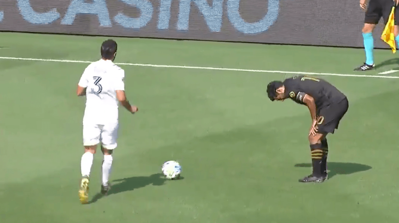 ¡Se encienden las alarmas! Carlos Vela se lesiona con LAFC