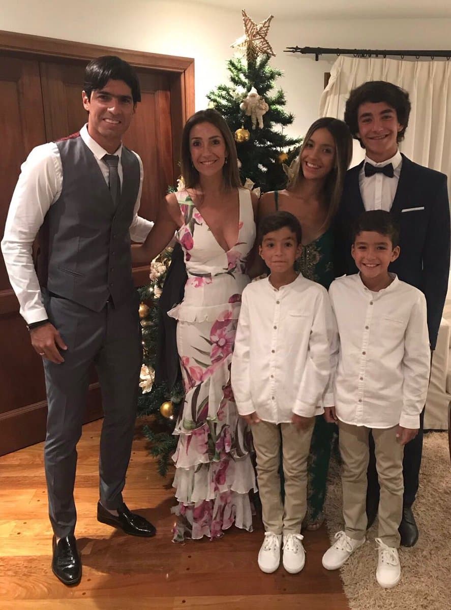 Muy elegante se vistió el 'Loco' Abreú para cenar en familia.