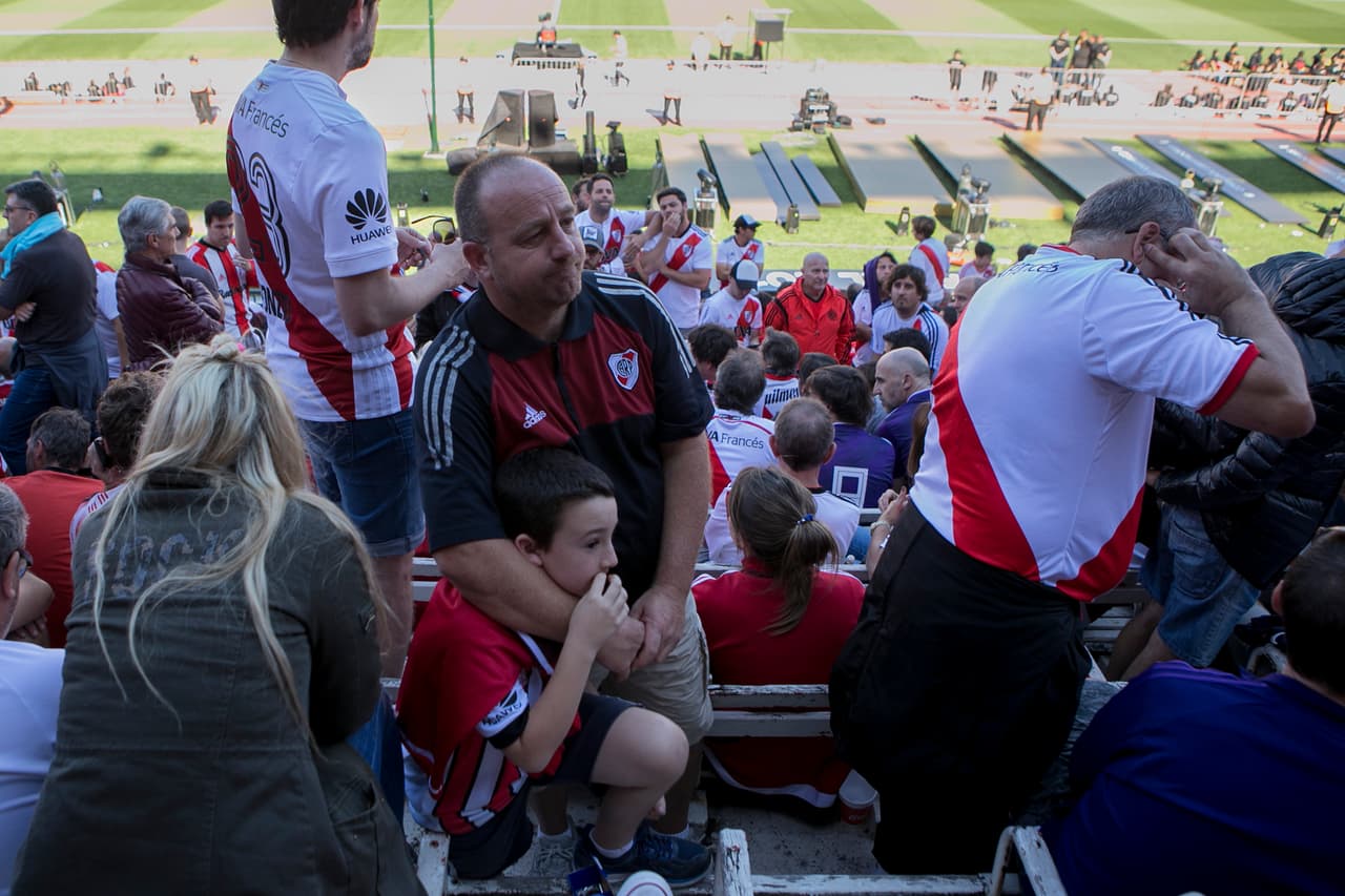 BUENOS AIRES, ARGENTINA - NOVEMBER 24: Fans of River Plate wait for their team prior the second leg final match of Copa CONMEBOL Libertadores 2018 between River Plate and Boca Juniors on November 24, 2018 in Buenos Aires, Argentina. (Photo by Demian Alday/Getty Images)