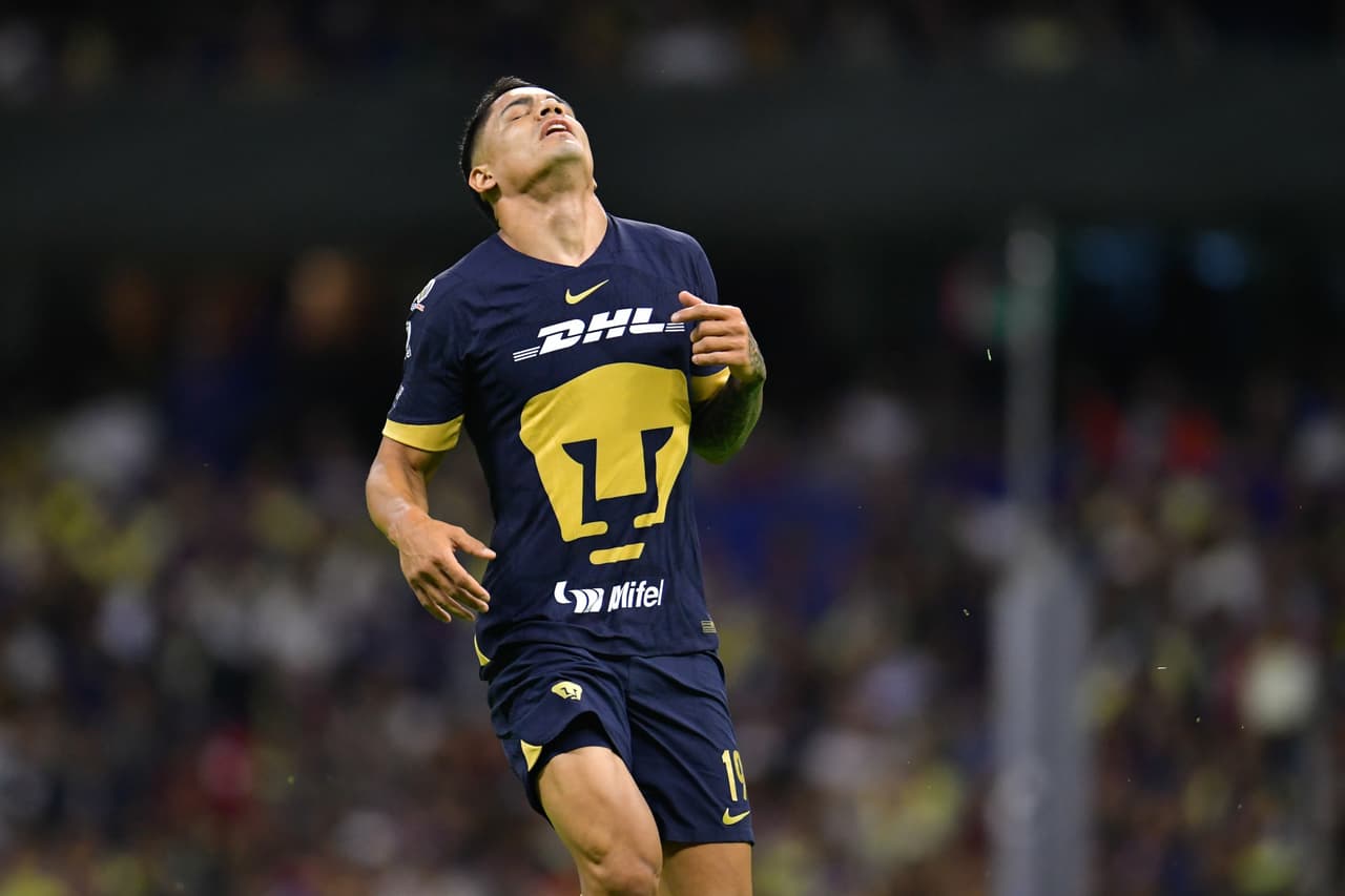 Pumas respondió dos minutos después en un error en la salida, pero el 'Toro' Fernández no logró la contundencia necesaria.