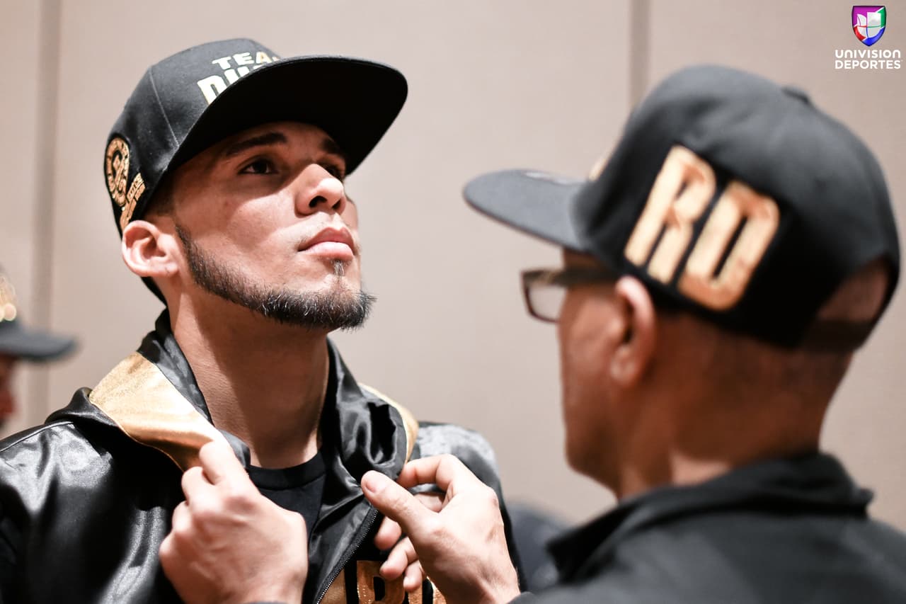 El hijo de la leyenda, oriundo de Fort Lauderdale, Florida, hizo su impresionante debut profesional en peso wélter (1-0, 1 KOs) al detener a su oponente en 2:21 minutos de la cuarta ronda en el Seminole Hard Rock Hotel & Casino de Hollywood, Florida.