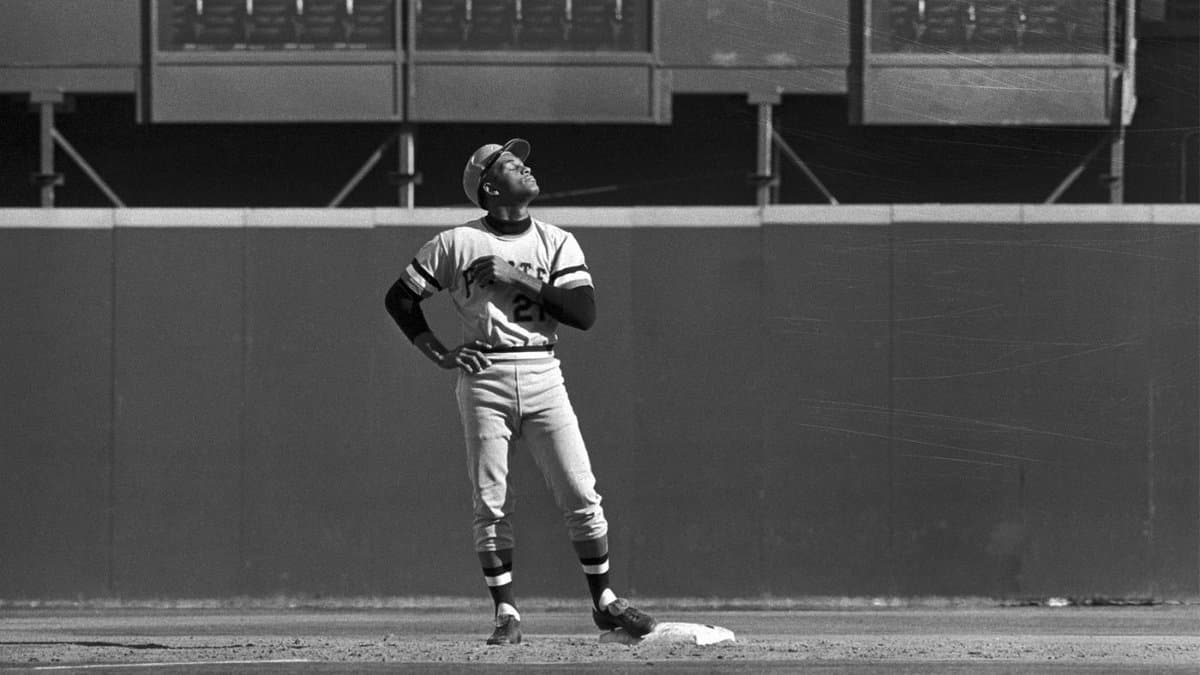 El 18 de agosto de 1934, nació el pelotero Roberto Clemente en Puerto Rico. En 1954 firmó contrato con los Brooklyn Dodgers aunque, por temas administrativos, pasó a jugar con los Pittsburgh Pirates ese mismo año.