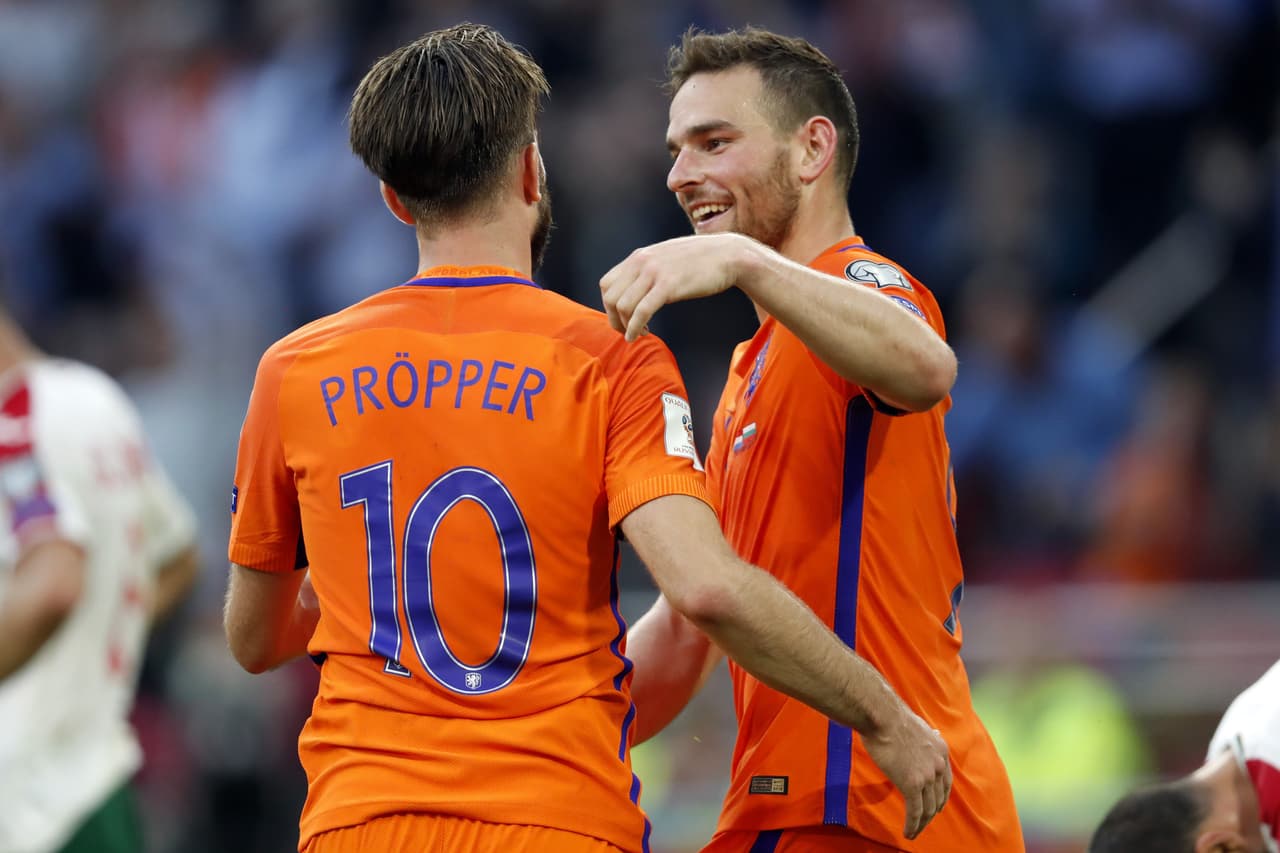 Propper apuntala una victoria gris que sostiene a Holanda