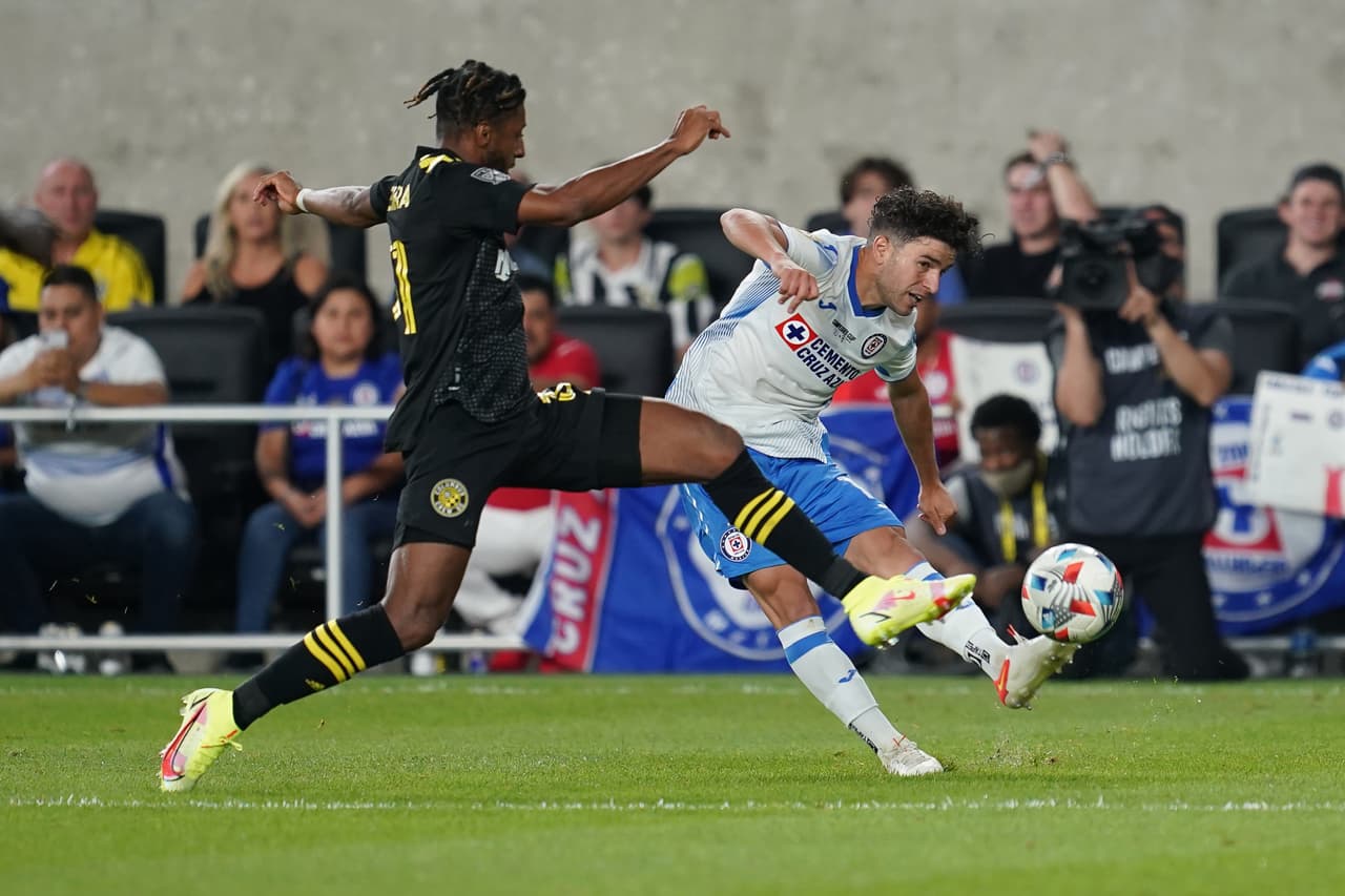 Los estadounidenses le ganan una nueva batalla a los mexicanos y con un marcador de 2-0 a favor Columbus Crew vence a Cruz Azul y se coronan dentro de la Campeones Cup.