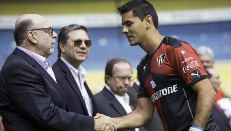 Oscar Ustari, refuerzo de Atlas, se lesiona y se pierde el arranque del Clausura 2016