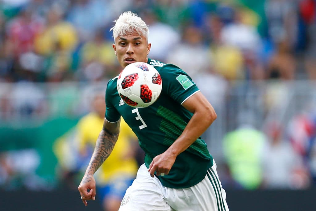 Carlos Salcedo, México. El defensa central mexicano tuvo una actuación firme ante la selección de Brasil. Tuvo un Mundial de calidad para el Tricolor, pero no pudo evitar su eliminación en Rusia.