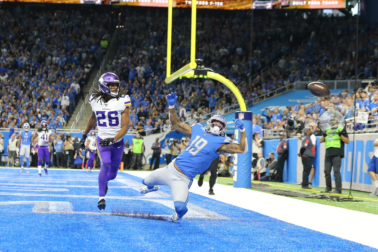 Kirk Cousins lanza 337 yardas y cuatro pases para tochdown. Los Vikings ganan 42-30 a los Detroit Lions.