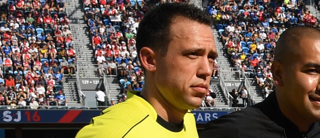 Árbitro asistente de la MLS Matthew Nelson revela su homosexualidad