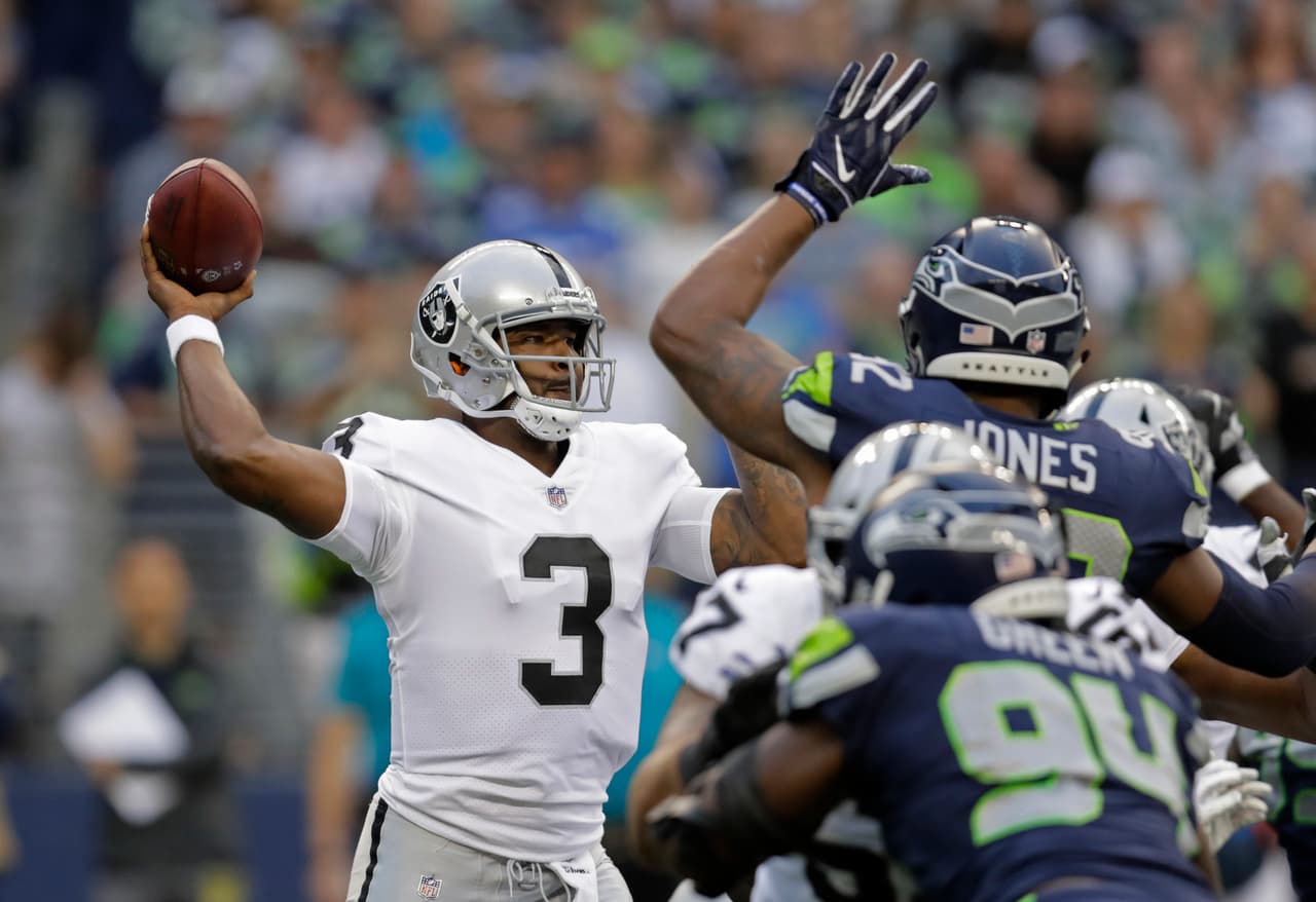 <b>Raiders 30-19 Seahawks</b>. EJ Manuel (3) tuvo una sobresaliente actuación al completar 18 de 22 pases para 255 yardas y tres pases de touchdown en el triunfo de Oakland sobre Seattle.