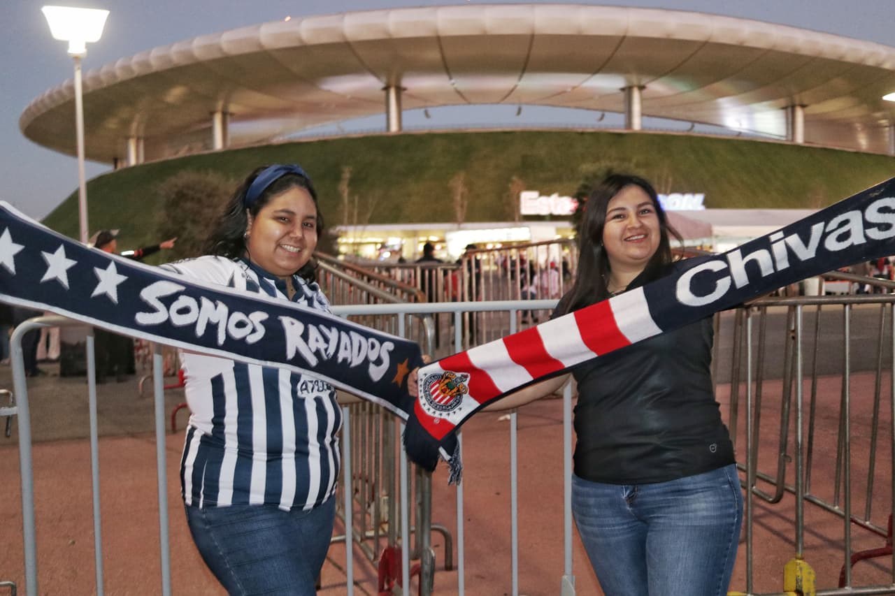 Los fanáticos de Chivas y Rayados están listos para el encuentro entre los dos equipos en el Estadio Akron de Guadalajara por la Jornada 9 del
<a href="https://www.univision.com/deportes/futbol/liga-mx/*">Clausura 2019</a>.