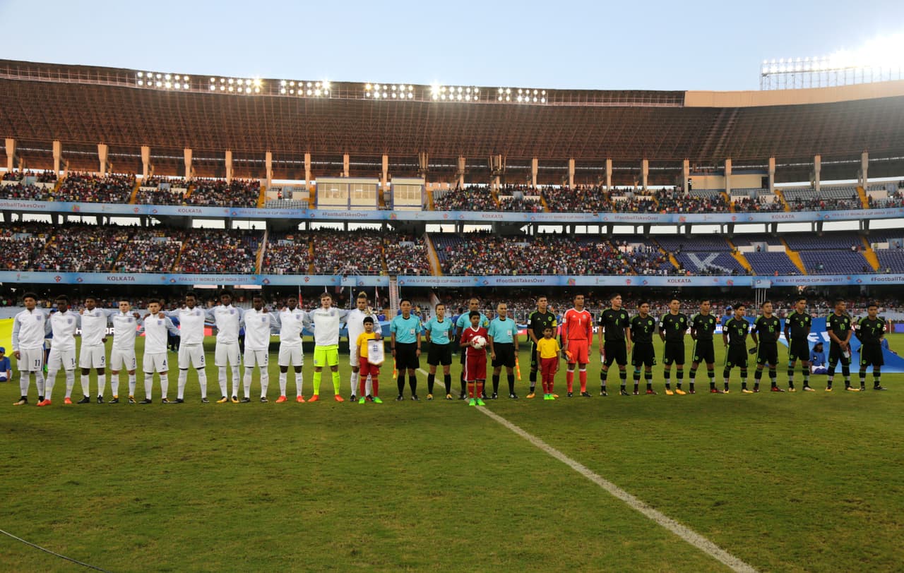 Los ingleses llegaron con la tranquilidad de su primer triunfo 4-0 contra Chile, mientras que los mexicanos igualaron en su comienzo de torneo 1-1 contra Irak.