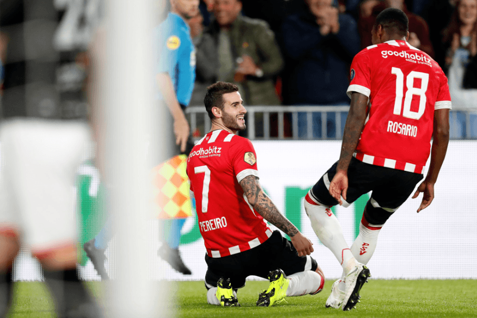 A pase de Steven Bergwijn, Gastón Pereiro abrió el marcador al minuto 12. Buena serie de toques que el uruguayo finalizó con pierna izquierda.