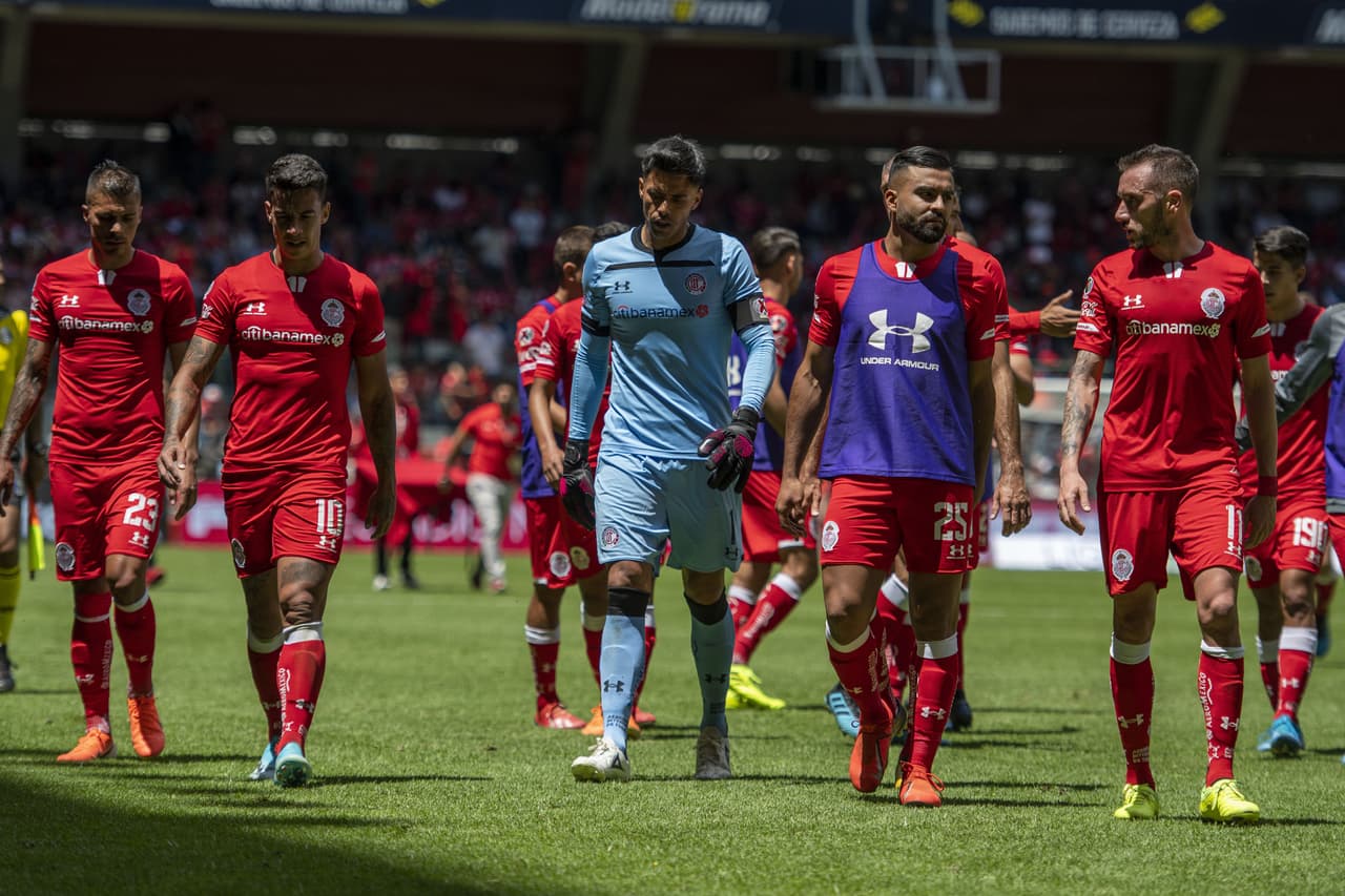 Rostros desencajados en los jugadores del Toluca; sigue la mala racha choricera.