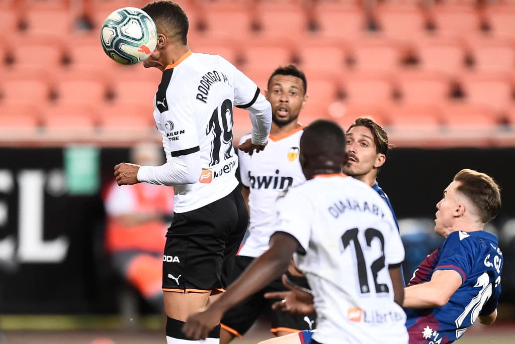 Valencia no logra concretar su ventaja y con un error al minuto 90+7 el levante no perdona desde los 11 pasos y empata el encuentro.