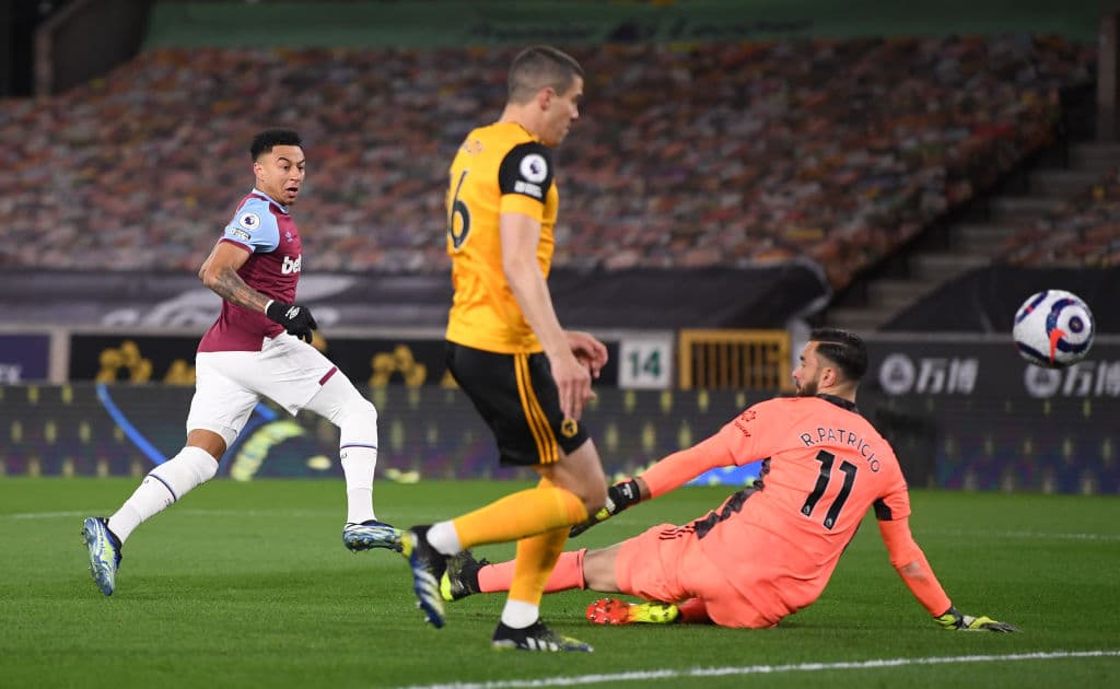 West Ham se impone al Wolverhampton 3-2 cerrando así la fecha 30 de la Premier League. Los Wolves estuvieron cerca de igualar el marcador, pero los goles de Leander Dendonker y Fabio Silva no fueron suficientes ante las anotaciones de Jesse Lingard, Pablo Fornals y Jarrod Bowen. El mexicano Raúl Jiménez aún sigue en recuperación.