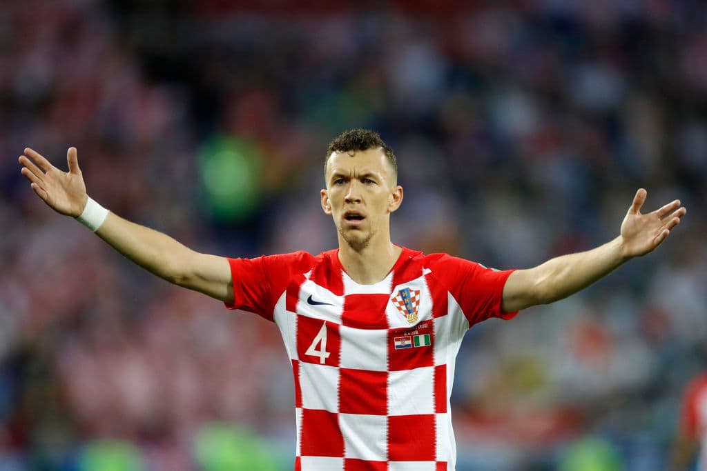 Empezaban a desesperarse los de Croacia. Aquí apreciamos a Perisic, jugador del Internazionale de Milán, reclamando a sus compañeros por no pasarle el balón a tiempo cuando estaba descubierto.