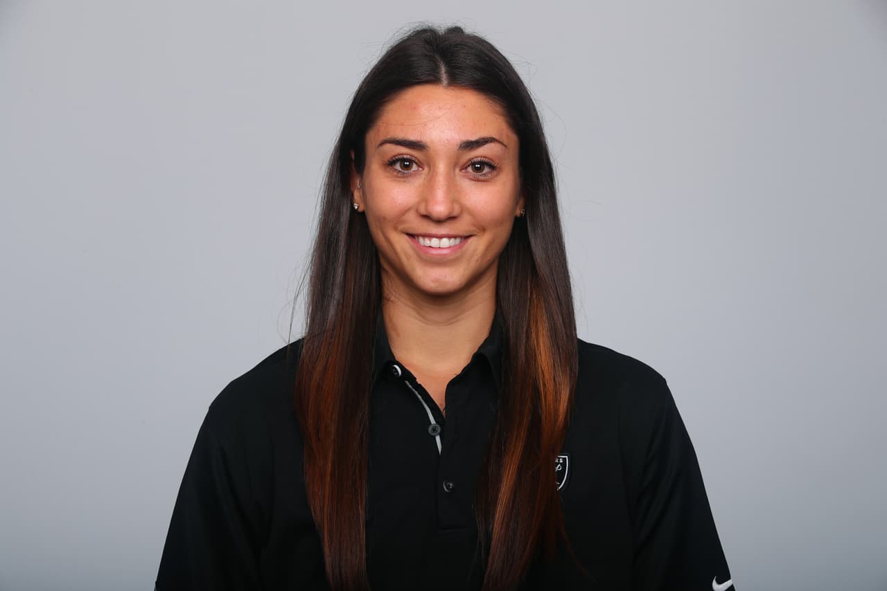 La entrenadora estará bajo el mando de Tom Shaw y ha tenido a su cargo el desarrollo físico de algunos prospectos, lo que le dio paso al primer equipo.