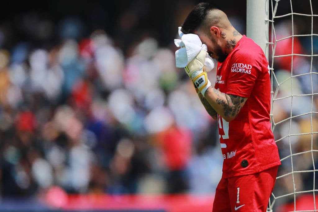 Errores de Saldívar costaron el puesto a entrenador de porteros