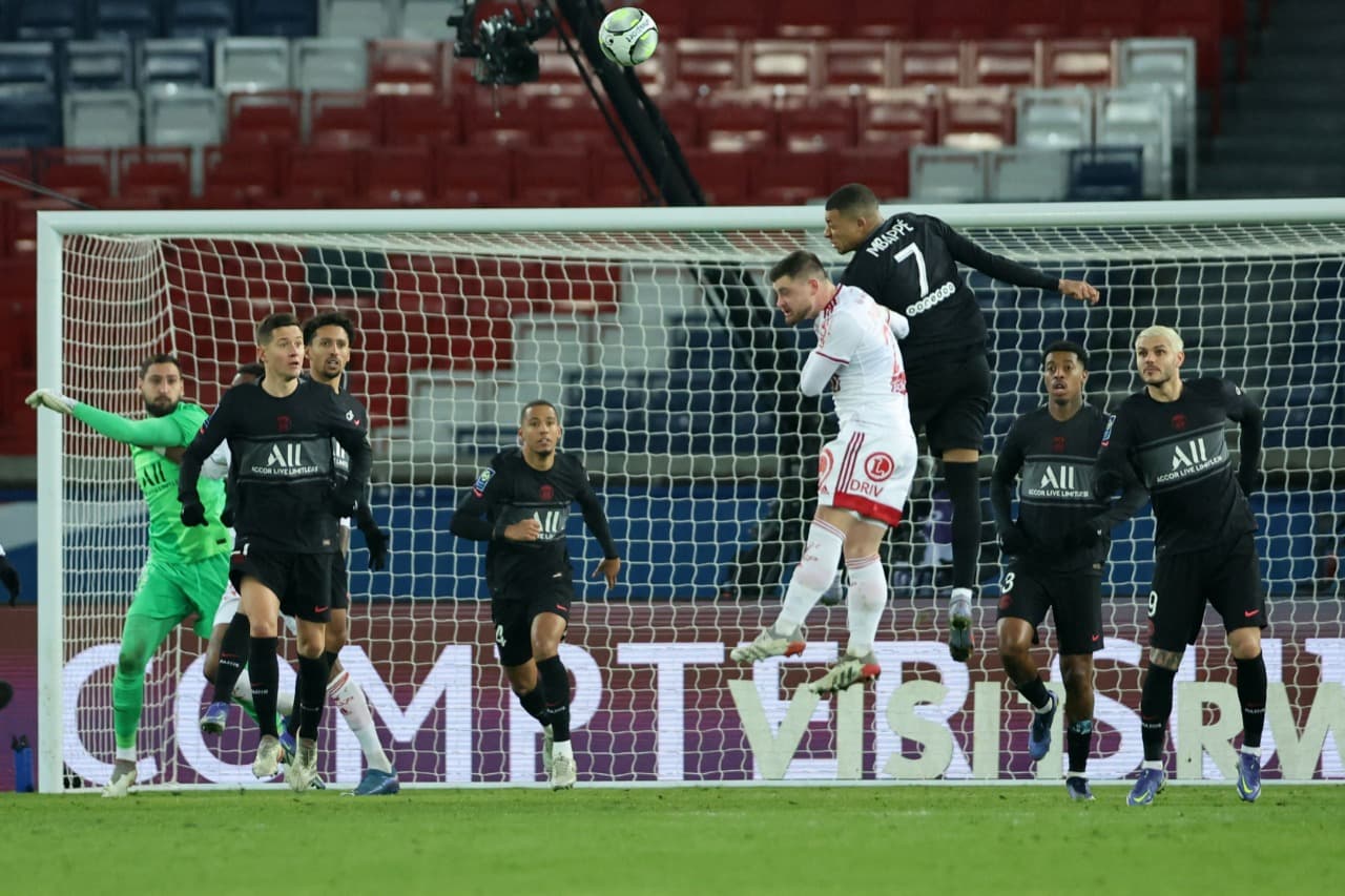 PSG no quiere complicar su liderato y de la mano de Kylian Mbappé caminan a la victoria 2-0 sobre el Stade Brestois.
