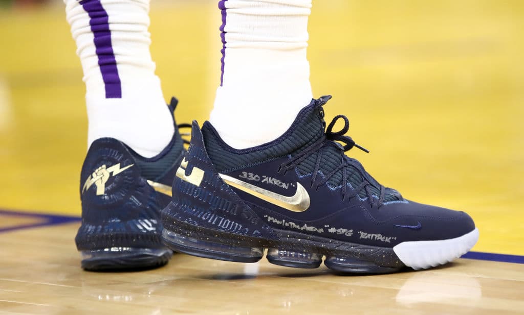 Tras el cambio de reglas de la liga, los basquetbolistas están al último grito de la moda en cuanto a calzado se refiere.