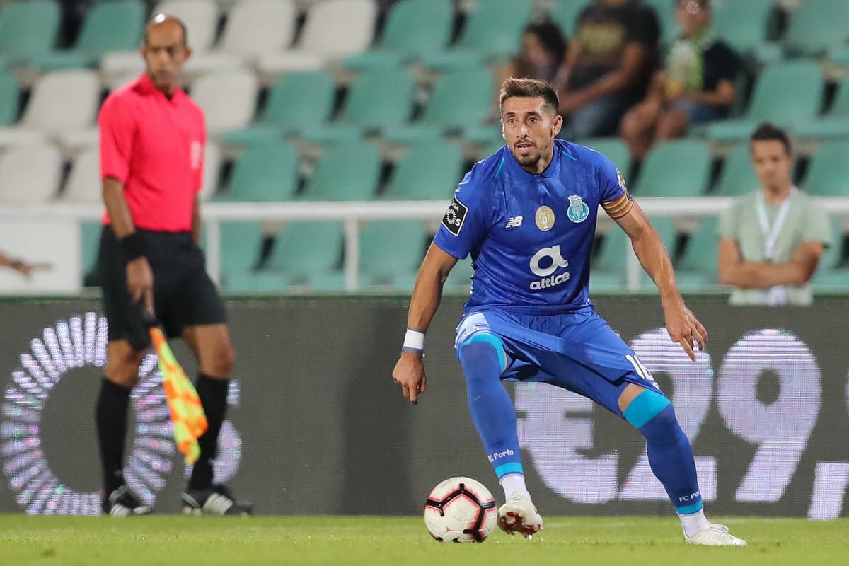 En el mismo estadio que debutó con el Porto, Héctor Herrera llegó a 200 juegos con el club portugués, con el que jugó los 90 minutos en la victoria 2-0 sobre el Vitória Setúbal.