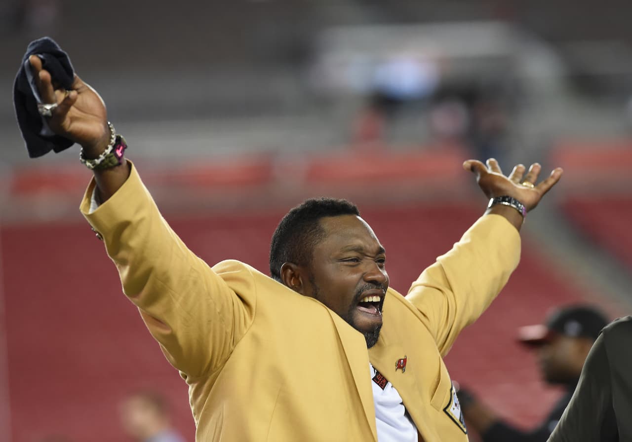 Retired Tampa Bay Buccaneers defensive lineman Warren Sapp greets his teammates before pre-game ceremonies against the Atlanta Falcons in a Thursday Night NFL football game Nov. 3, 2016 in Tampa, Fla. The Falcons won 43 - 28. (Al Messerschmidt via AP)