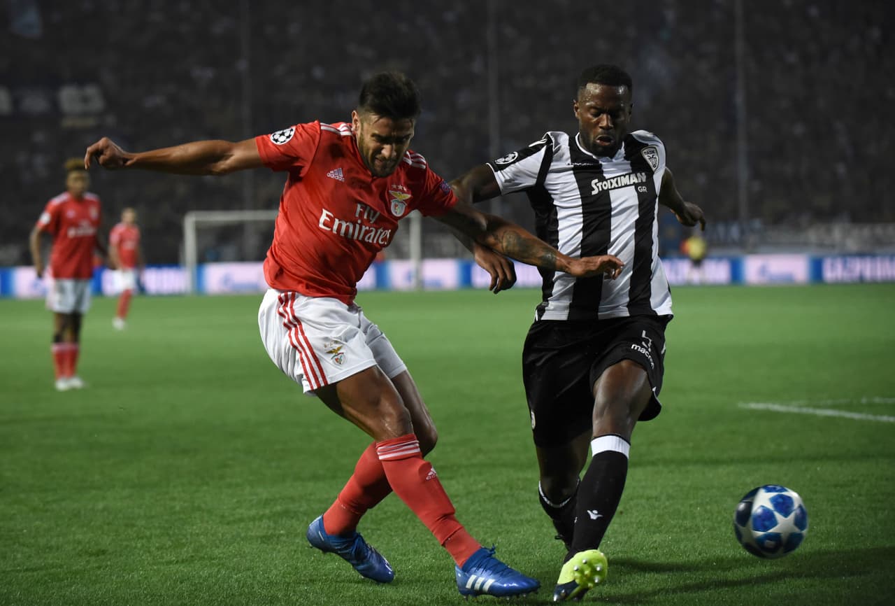 Sin embargo, Benfica reaccionó y Jardel al minuto 20 del primer tiempo puso la igualdad en el partido 1-1 y así mismmo en el global.