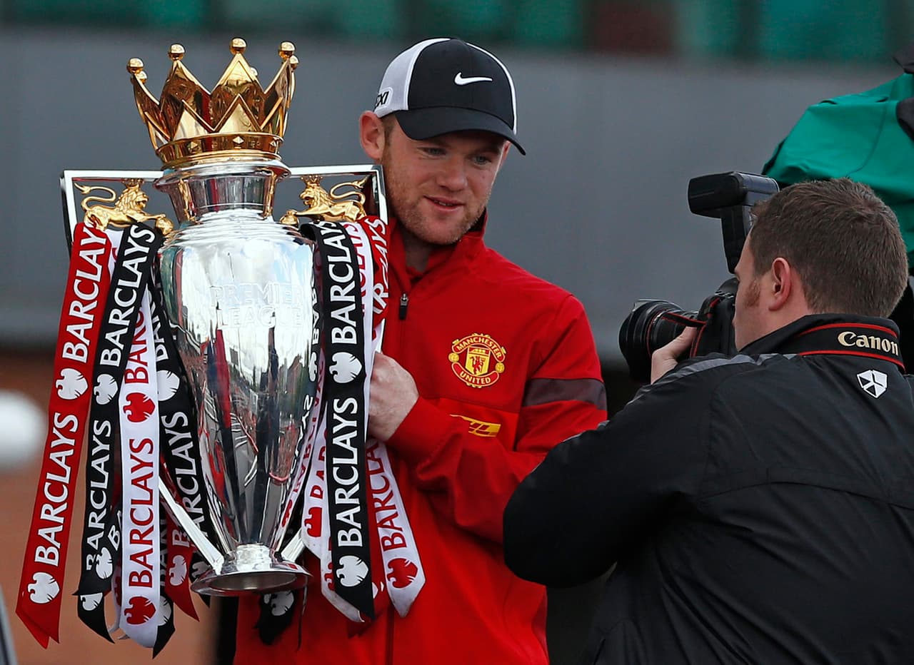 En el fútbol europeo hay muchos trofeos de tradición. Uno de los más vistosos es el que se entrega al vencedor de la Premier League de Inglaterra. (Crédito: Reuters)