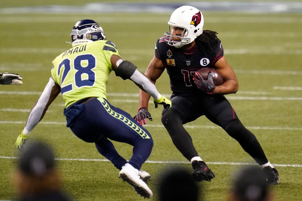 Russel Wilson comanda la victoria de 21-28 sobre los cardinals y ponen su record en 7-3.