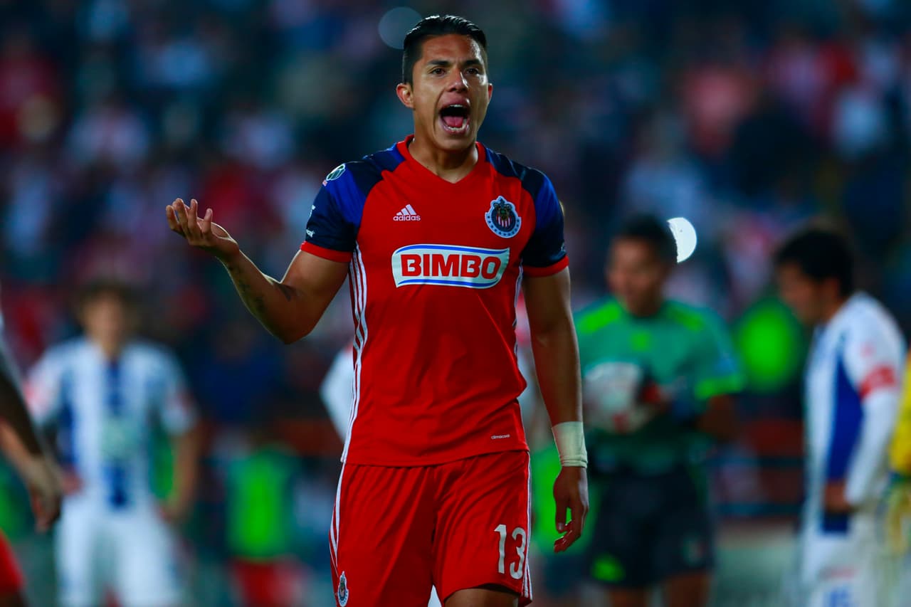 A su llegada a la Fiorentina, Carlos Salcedo tendrá frente a sí la posibilidad de medirse a jugadores importantes del fútbol internacional.